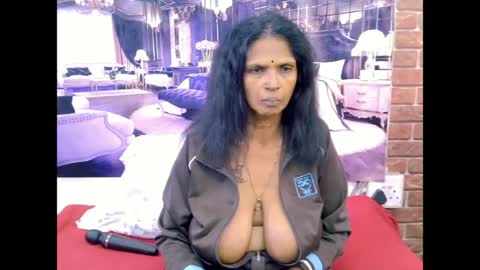 Snapshot of sexyva4u2luv chatting on July 2, 5:35 am sexyva4u2luv online show from July 2, 5:35 am