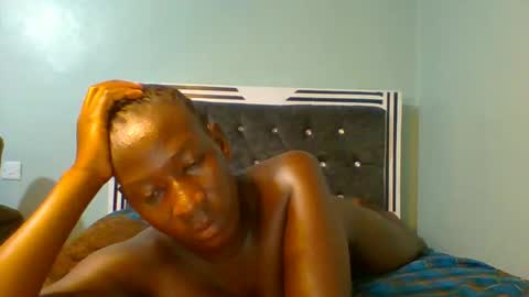 VIVIAN online show from February 15, 10:00 am