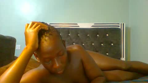 VIVIAN online show from February 15, 3:17 pm