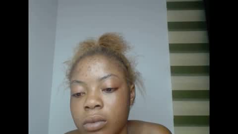 sexyxpeach online show from November 3, 7:15 pm