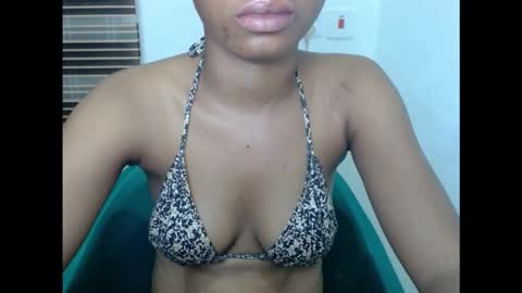 Snapshot of sexyxpeach chatting on February 4, 8:36 pm sexyxpeach online show from February 4, 8:36 pm