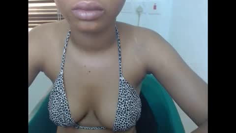 Snapshot of sexyxpeach chatting on February 13, 10:00 am sexyxpeach online show from February 13, 10:00 am