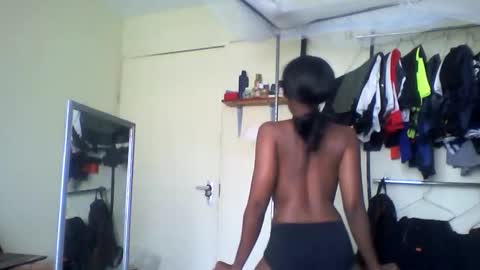 Snapshot of sexyy_tiny chatting on November 22, 10:47 am Mel online show from November 22, 10:47 am