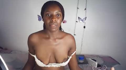 Snapshot of sexyypie chatting on February 9, 8:24 pm sexyypie online show from February 9, 8:24 pm