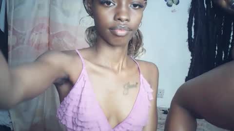 sexyzuriel online show from April 2, 9:18 am