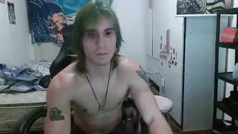 Snapshot of shacoklown chatting on October 7, 12:19 am shacoklown online show from October 7, 12:19 am