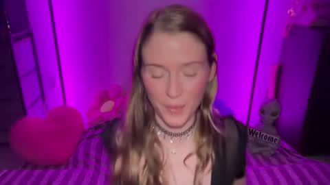 shadebabe online show from August 1, 5:40 am