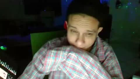 Snapshot of shades455 chatting on March 27, 5:46 am shades455 online show from March 27, 5:46 am