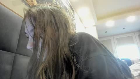 Snapshot of shadow_raffi chatting on February 16, 1:05 pm shadow_raffi online show from February 16, 1:05 pm