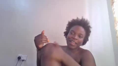 Snapshot of shadowsweet34 chatting on February 28, 3:04 pm val online show from February 28, 3:04 pm