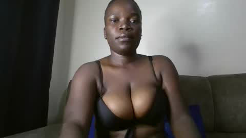 Snapshot of shadowsweet34 chatting on February 28, 12:33 am val online show from February 28, 12:33 am