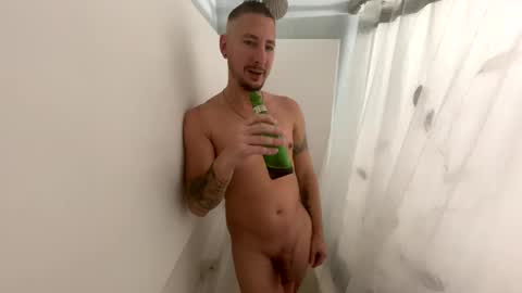 Snapshot of shaftyone4u chatting on January 12, 1:53 am shaftyone4u online show from January 12, 1:53 am