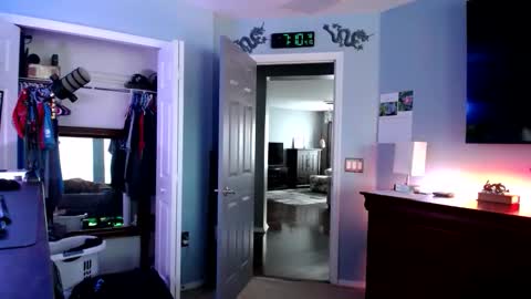 Snapshot of shaftyone4u chatting on April 10, 11:09 pm shaftyone4u online show from April 10, 11:09 pm