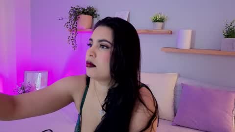 Snapshot of shainadavis chatting on February 10, 3:21 am Shaina online show from February 10, 3:21 am