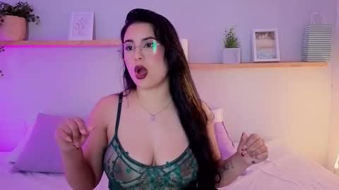 Snapshot of shainadavis chatting on February 21, 3:51 am Shaina online show from February 21, 3:51 am