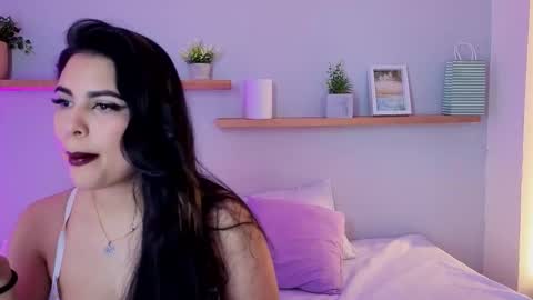 Snapshot of shainadavis chatting on February 22, 3:29 am Shaina online show from February 22, 3:29 am