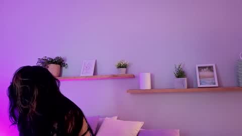 Snapshot of shainadavis chatting on March 1, 3:30 am Shaina online show from March 1, 3:30 am