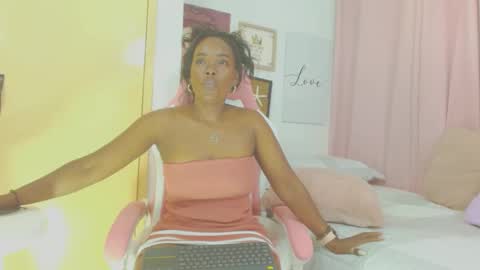 Snapshot of shaira___ chatting on December 7, 12:52 am Shaira online show from December 7, 12:52 am