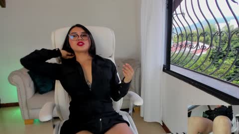 Snapshot of shanabellucy chatting on December 5, 10:12 pm onlyfans shanabellucy online show from December 5, 10:12 pm