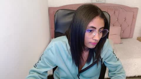 shanelle online show from February 1, 9:21 am