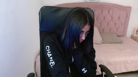 shanelle online show from February 10, 9:36 am