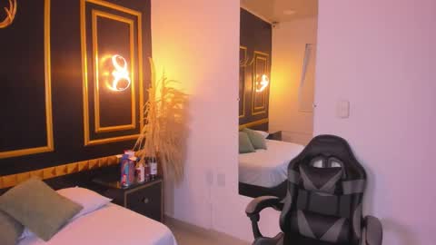 Shanel online show from February 9, 8:46 pm