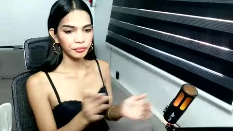 shanleehotcreammy online show from June 19, 3:55 am