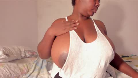 Snapshot of shannick03 chatting on December 28, 12:04 am shack03 online show from December 28, 12:04 am