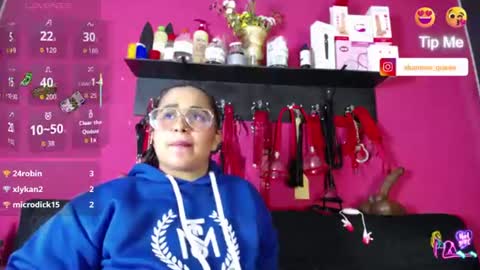 Snapshot of shannon_queen_ chatting on June 18, 9:14 am Shannon online show from June 18, 9:14 am