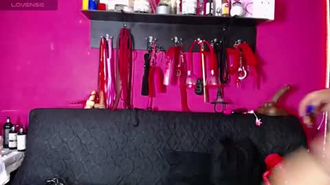 Snapshot of shannon_queen_ chatting on June 20, 8:17 am Shannon online show from June 20, 8:17 am