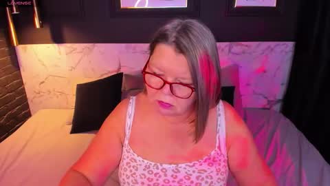 Snapshot of shannonshine chatting on December 17, 5:02 am Shannon online show from December 17, 5:02 am