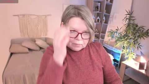 Snapshot of shannonshine chatting on January 14, 12:00 pm Shannon online show from January 14, 12:00 pm