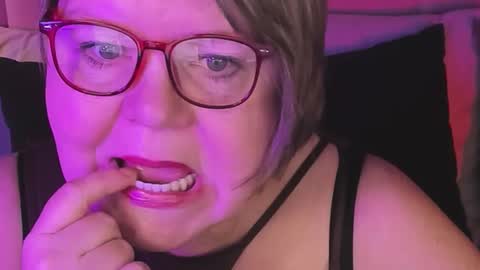 Snapshot of shannonshine chatting on January 15, 5:45 am Shannon online show from January 15, 5:45 am