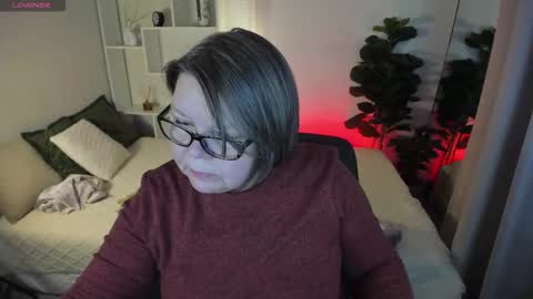 Snapshot of shannonshine chatting on February 17, 5:04 am Shannon online show from February 17, 5:04 am