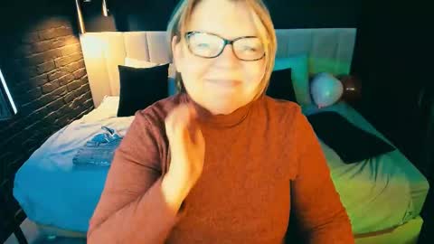 Snapshot of shannonshine chatting on February 20, 7:54 am Shannon online show from February 20, 7:54 am