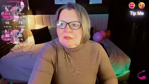 Snapshot of shannonshine chatting on February 21, 5:19 am Shannon online show from February 21, 5:19 am