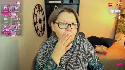 Snapshot of shannonshine chatting on March 1, 7:43 am Shannon online show from March 1, 7:43 am