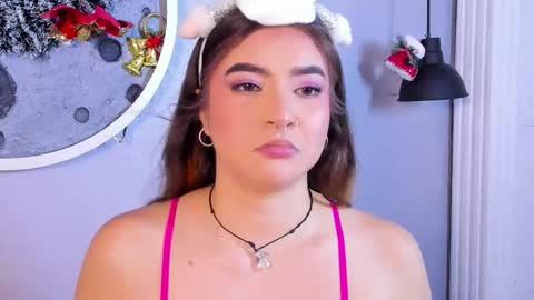 Shanntal  online show from December 20, 8:05 pm