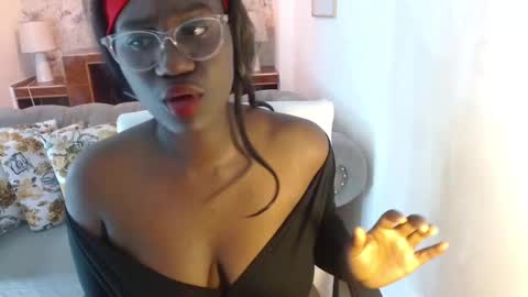shanntall_tk online show from February 24, 3:42 pm