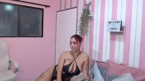 Snapshot of shantal_luw chatting on June 2, 5:26 pm shantal online show from June 2, 5:26 pm