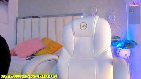 Shantal online show from April 2, 11:41 am