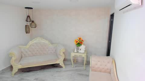 ShantallKnowles online show from April 8, 11:54 am