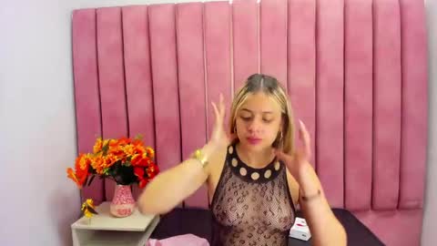 Snapshot of shanthal_fox_ chatting on October 27, 12:42 pm  shanthal online show from October 27, 12:42 pm