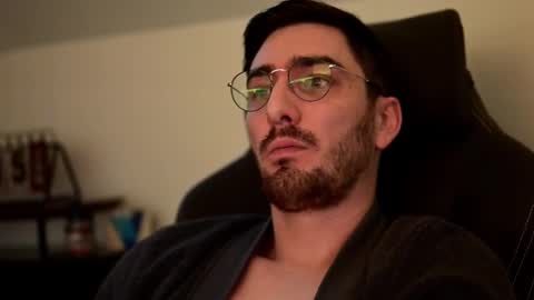 Snapshot of shape80 chatting on December 8, 3:56 pm frenchy boy online show from December 8, 3:56 pm