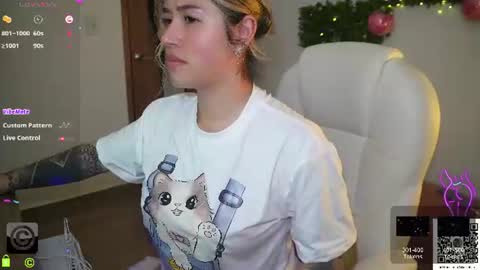 Snapshot of sharai_ chatting on June 18, 7:07 pm Lau online show from June 18, 7:07 pm