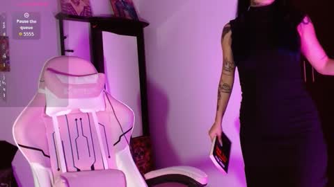 sharaross1 online show from December 4, 7:06 am