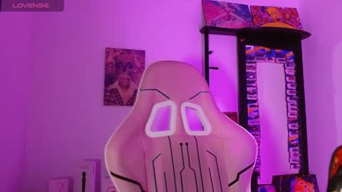 sharaross1 online show from April 12, 10:04 pm