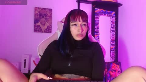 Snapshot of sharaross1 chatting on April 22, 5:54 am sharaross1 online show from April 22, 5:54 am