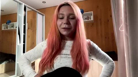 Snapshot of sharellfarina chatting on April 7, 1:00 pm Sherry online show from April 7, 1:00 pm