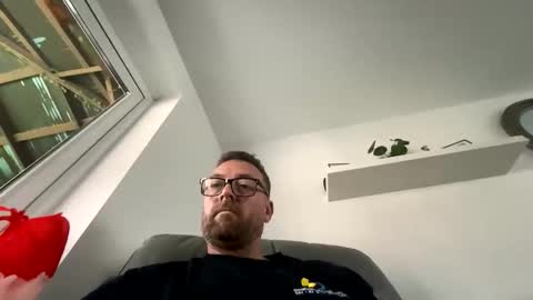 Snapshot of sharksboy16 chatting on May 17, 5:16 am Sharksboy online show from May 17, 5:16 am